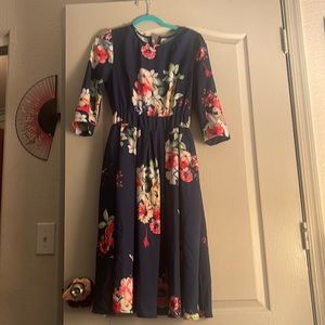 Floral midi dress with pockets!